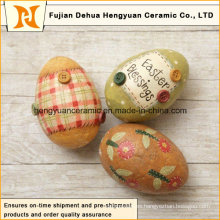 Huevos de Pascua de cerámica coloridos